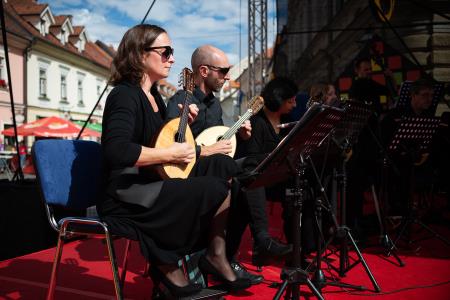 S soncem obsijan drugi festivalski dan 50. Dnevov narodnih noš in oblačilne dediščine v Kamniku (17)